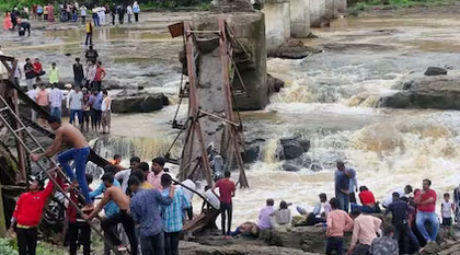 Old Footbridge Collapses into Indrayani River in Pune, 4 Dead, Dozens Injured