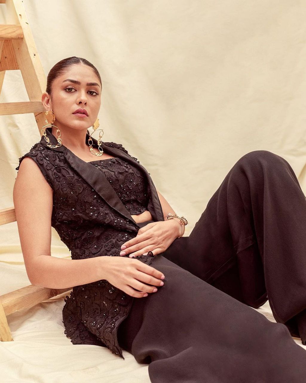 Get a glamorous look with Mrunal Thakur’s black outfits