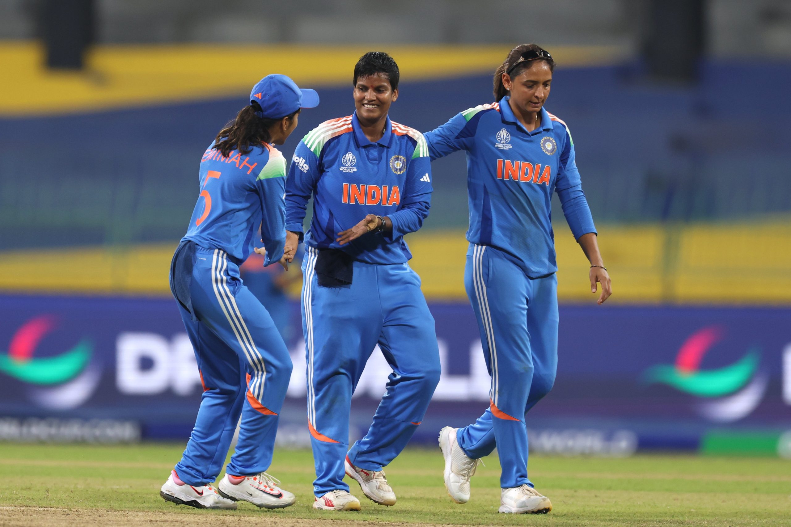Fatima Sana takes Pakistan’s fifth wicket against India