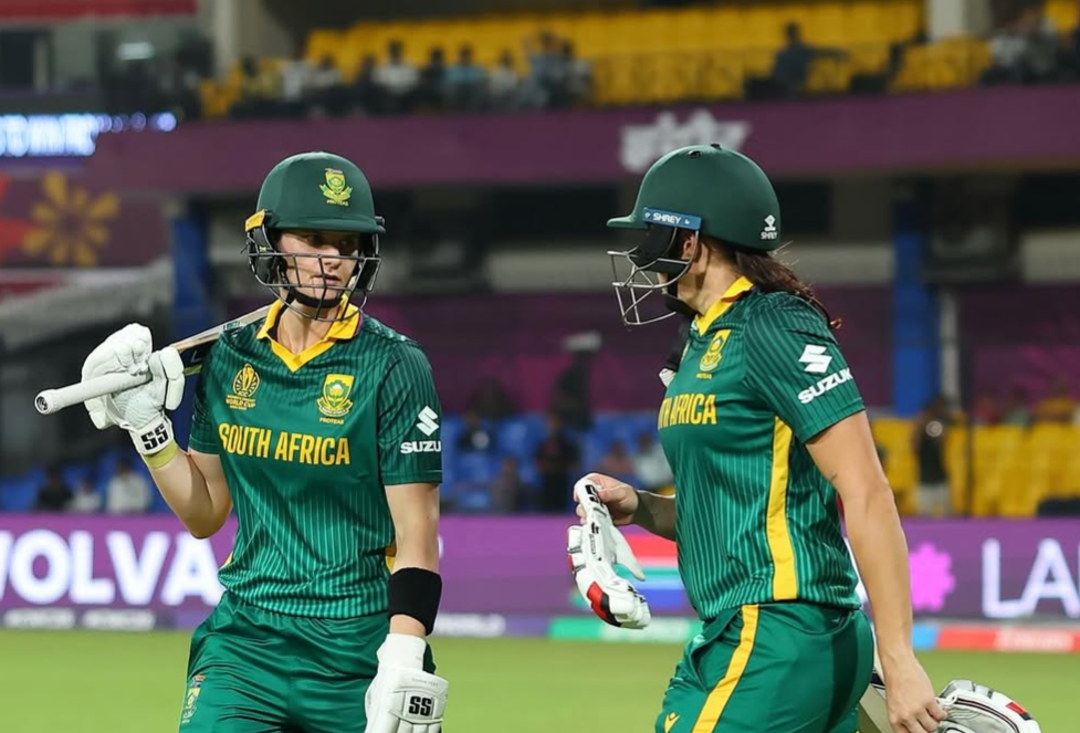 South Africa beat New Zealand to keep semi-final hopes alive