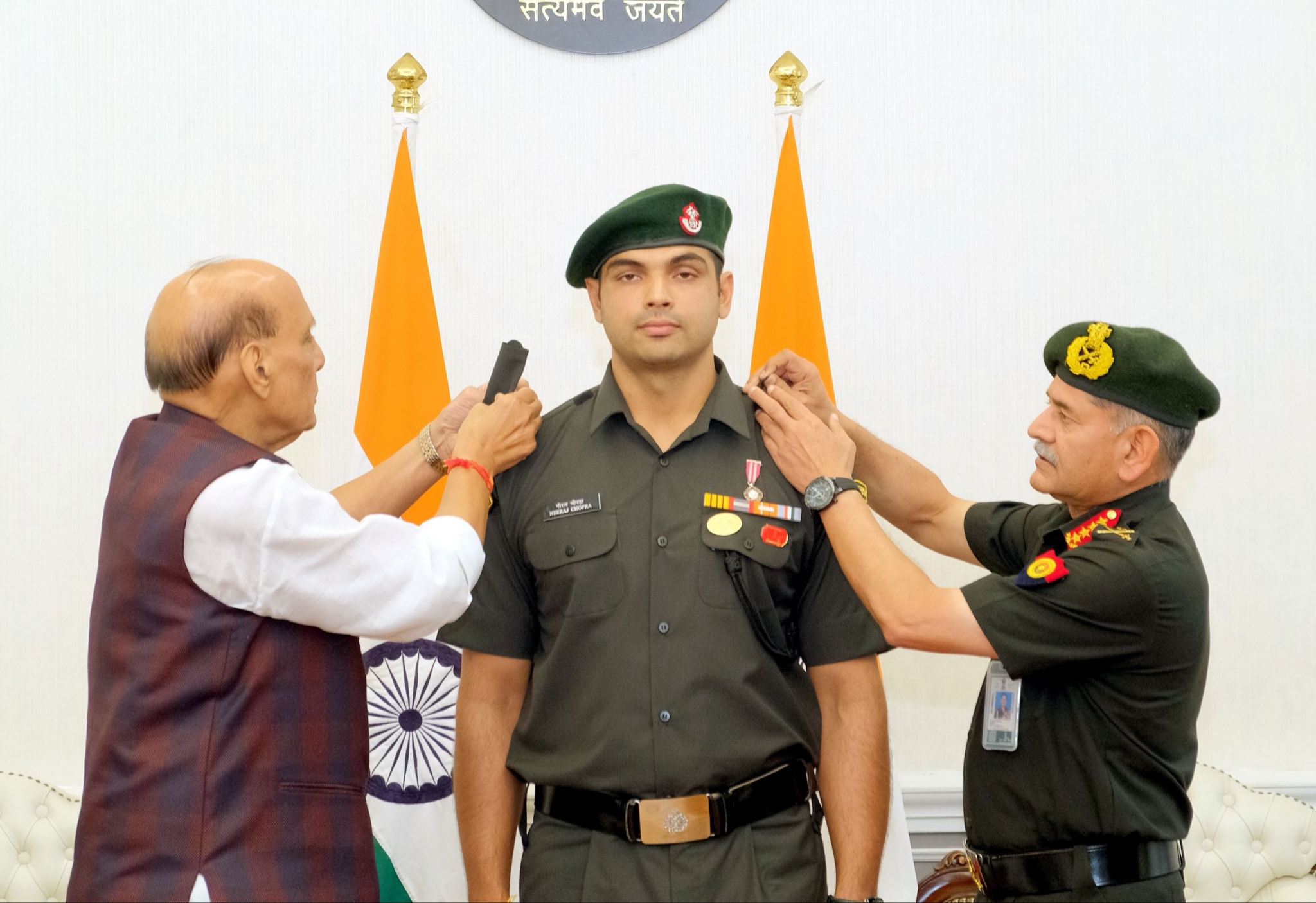 Neeraj Chopra receives the honor of Lieutenant Colonel, Olympic hero seen in army uniform