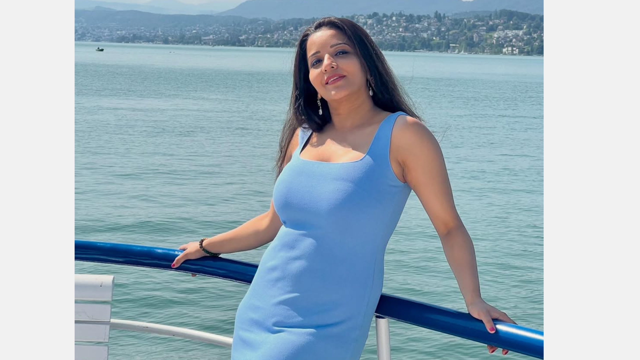 Monalisa dazzles on a boat ride in a blue dress, photos go viral