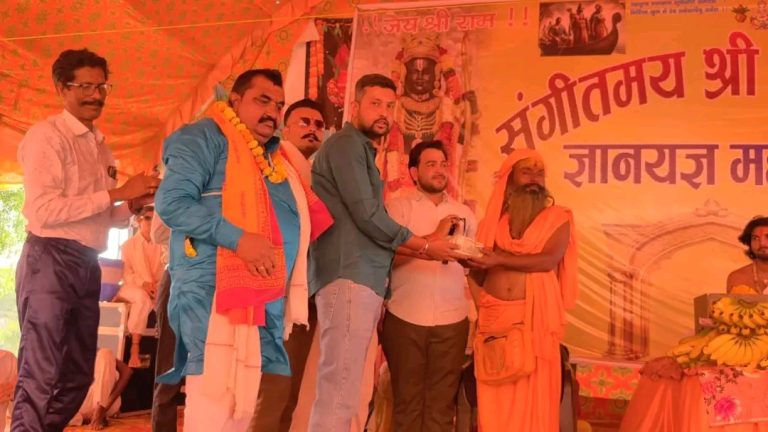 Karauli: Former Chairman Rajaram Gurjar donated Rs 5 lakh for the construction of the temple.