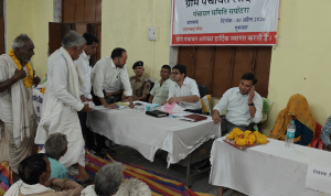 Karauli: District Collector Hosts ‘Ratri Chaupal’ in Lediya; Issues 15-Day Deadline to Resolve Public Grievances